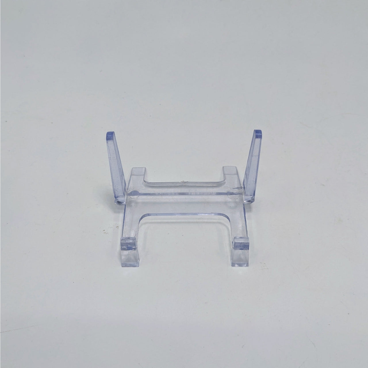 Clear plastic display stand with raised edges and support arms for Acrylic & Metal Stands Q152