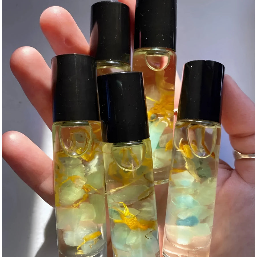 Crystal Perfume 10ml Roller Q217 with golden liquid and petals
