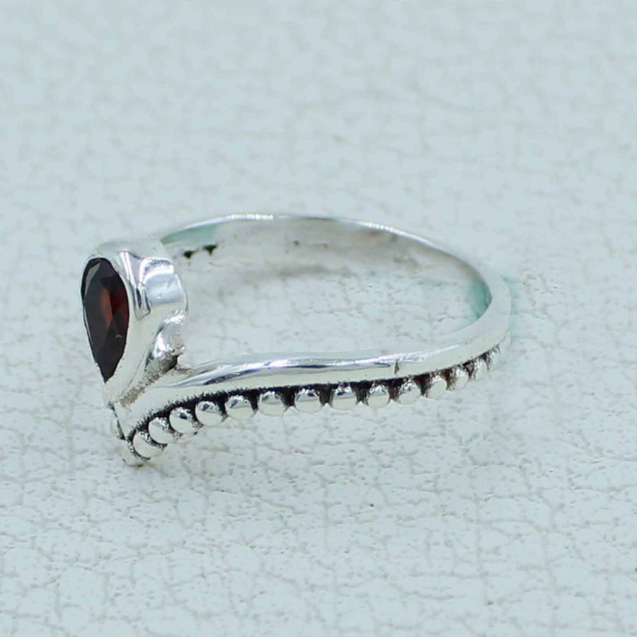 Garnet faceted V-shape sterling silver ring BC0410 with heart stone