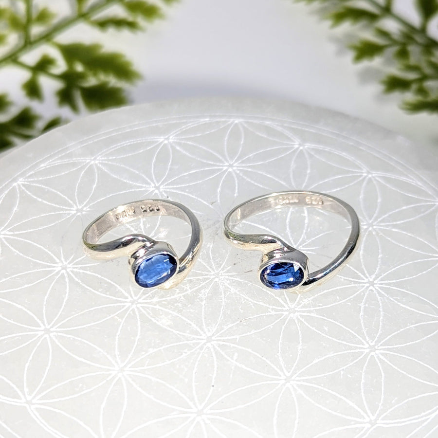 Kyanite faceted sz 5.75 swoop silver ring #BC1081 with blue oval gem