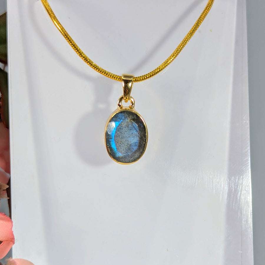 Gold chain necklace with oval Labradorite faceted pendant in the Labradorite #LV8424 product