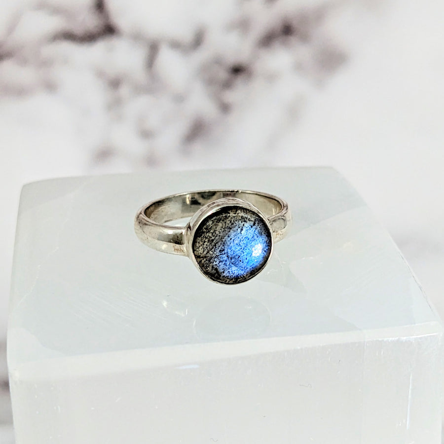 Labradorite Sz 6 S.S. Round Ring #LV3024 showcasing a stunning blue moonstone