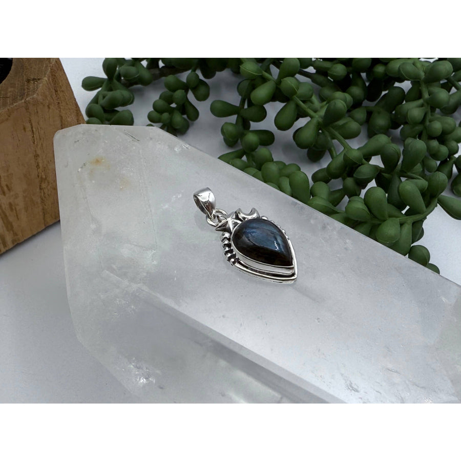 Black onyx teardrop pendant in sterling silver bezel #LV9522