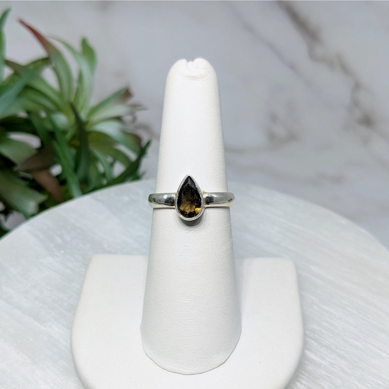 Silver ring with teardrop-shaped brown stone from Moldavite Faceted Sz 6.25 S.S. Ring